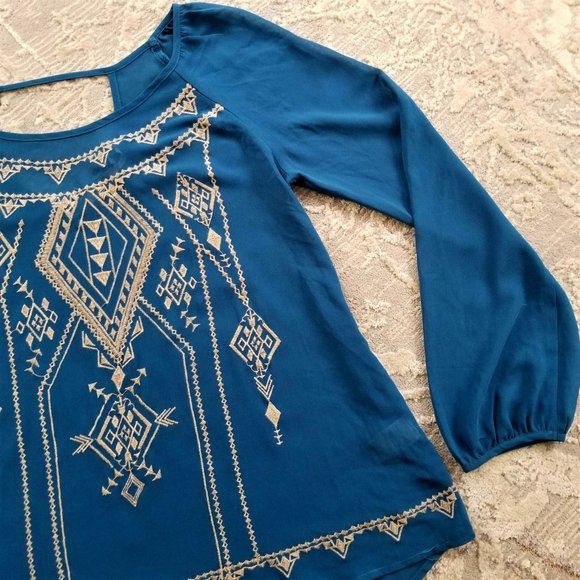 Blu Pepper Tops - Top, Blouse. Teal. Embroidered. Blu Pepper Brand. Size Small.
